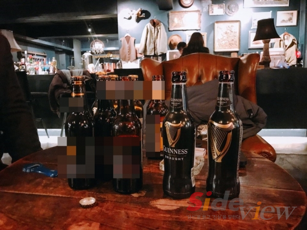 출처 : 사이드뷰 – 이태원의 모 바에서 수입 맥주를 판매하고 있는 모습