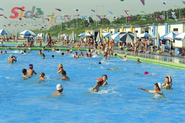 출처: 이미지투데이(한강수영장에서 수영을 즐기는 시민들의 모습)