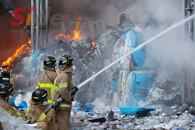 출처: 이미지투데이(화재가 나고 있는 건물)