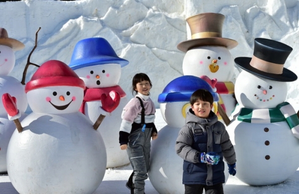 출처:한국관광공사(대표적인 겨울 축제로 27년의 전통을 자랑하는 대관령 눈꽃축제이다)