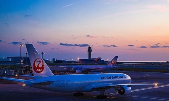 출처 : JAL (일본항공이 성소수자에게 불쾌감을 줄 수 있다고 판단해 다음달부터 '레이디 앤 젠틀맨'이 나오는 영어 방송을사용하지 않기로 했다.)