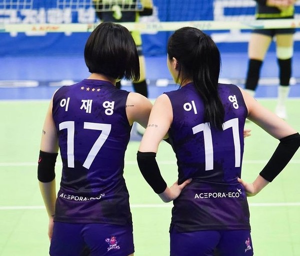 출처 : 이다영 선수 인스타그램(이재영·이다영 쌍둥이 자매가 시합에 나선 모습이다.)